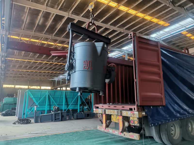 發(fā)往沙特阿拉伯的一批：塞桿傾轉(zhuǎn)式鋼水包，裝箱中！